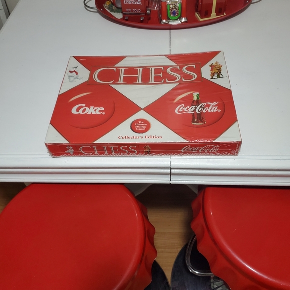 New Coke vs Coca Cola Chess Set Collectors Edition Board Game Santa Polar Bear - Picture 2 of 4